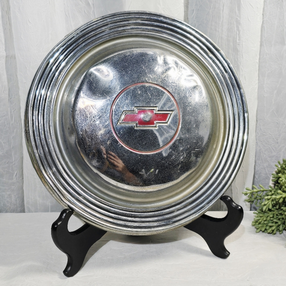 Chevrolet Silver Hubcap 1421